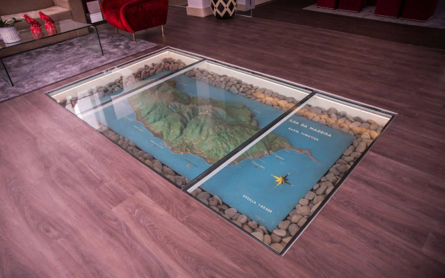 Santa Cruz Village Hotel