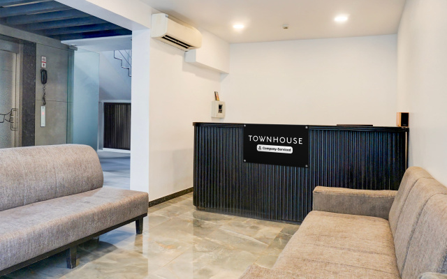 Super Townhouse Balewadi High Street