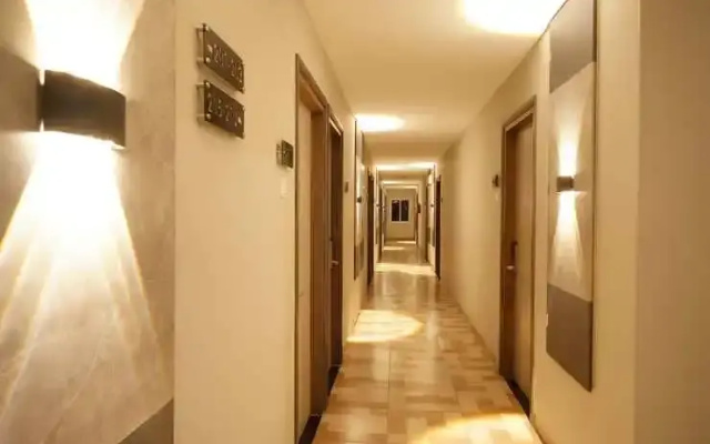 Front One Hotel Sragen