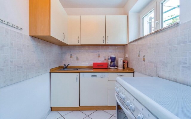 Stunning Home in Knezica With Wifi and 2 Bedrooms