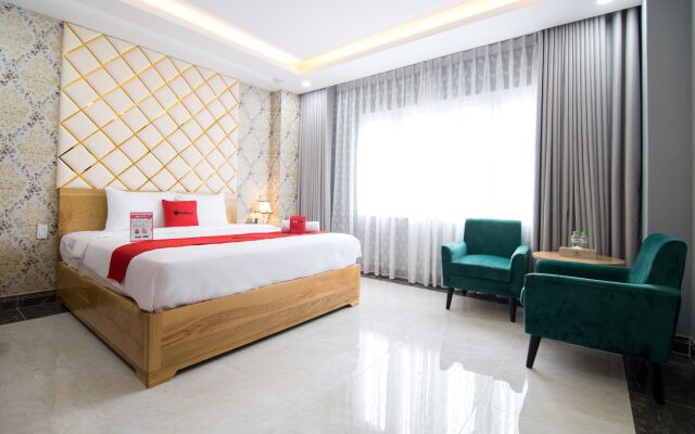 RedDoorz Plus near Tan Son Nhat Airport 2