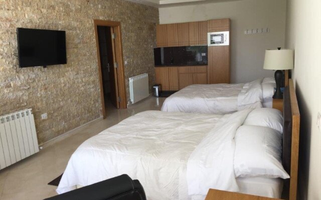Raj Hotel