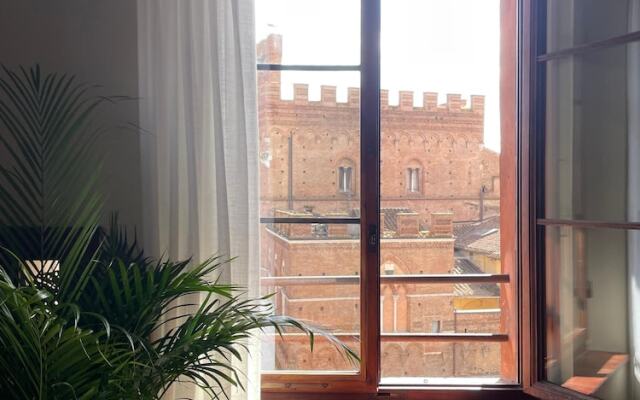 Torre Lambertini Windows On Piazza Del Campo - Residenza D'Epoca