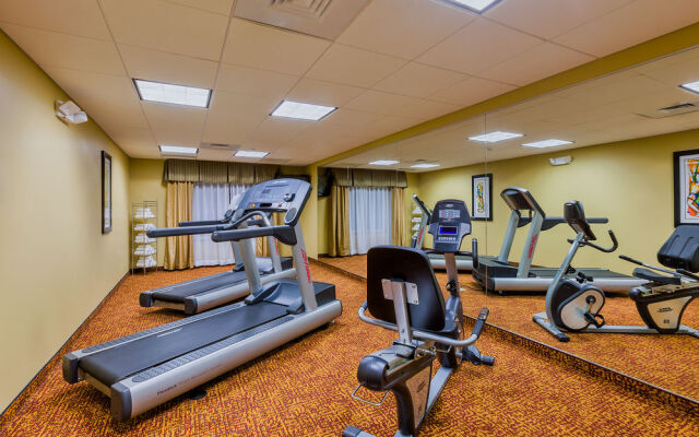 Holiday Inn Express Hotel & Suites Salina