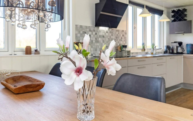 6 Person Holiday Home in Vinderup