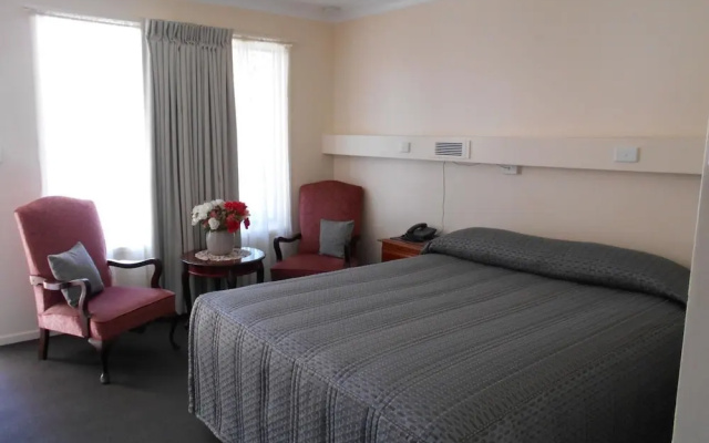 Whiteoaks Motel