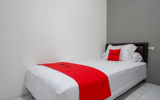 KoolKost Syariah near Universitas PGRI Semarang - Minimun Stay 6 Nights – Guest Rooms – Semarang