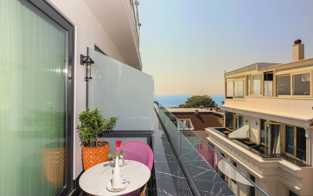 The Magnaura Palace Hotel