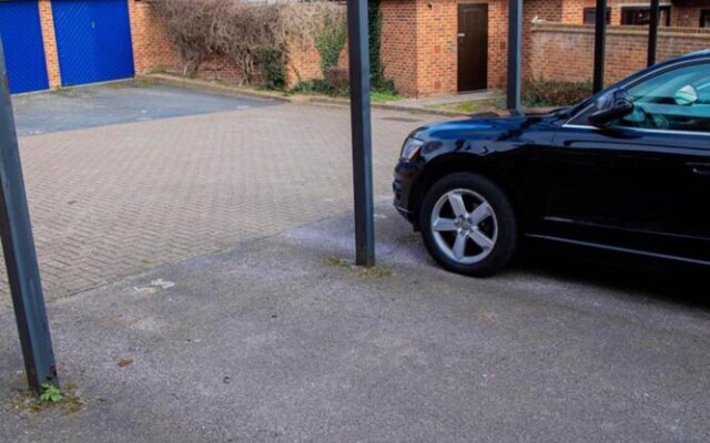 Cozy Two Bedroom Apartment Located in Gravesend