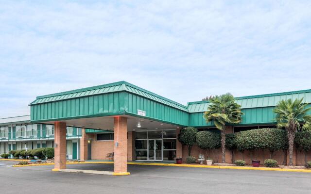 Super 8 By Wyndham Hope