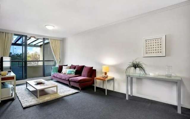 The Apartment Service FW206