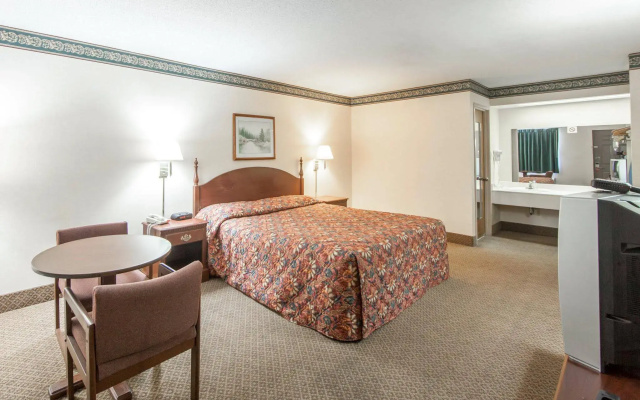 Econo Lodge Inn & Suites Knoxville East