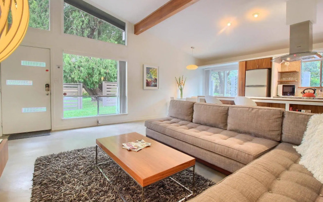 Travis Heights Modern I