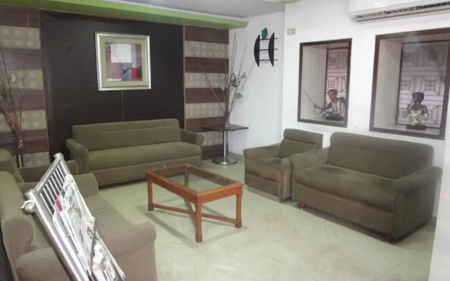 Hotel Airport Plaza