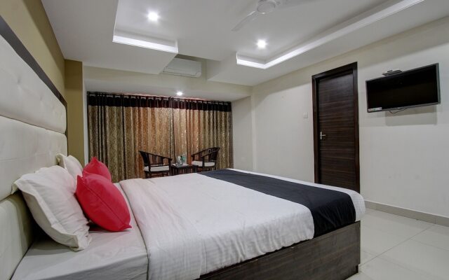 Capital O 46699 Hotel Insta
