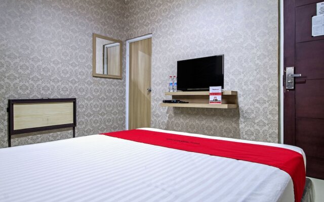 RedDoorz Plus near Lippo Cikarang Mall