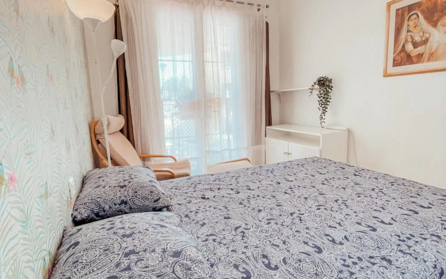 Orland, center of Las Americas LA205