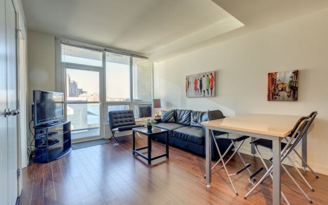 Suite Digs Waterfront