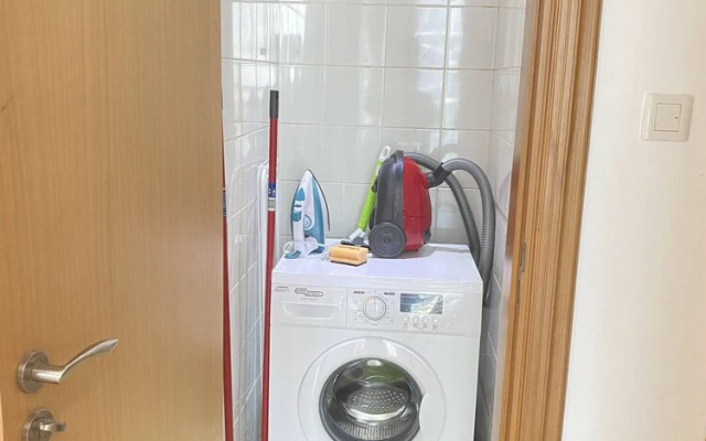 Lux BnB Business Bay Pool Gym Balcony