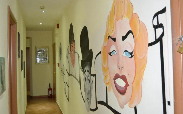 Hotel Cine Holiday