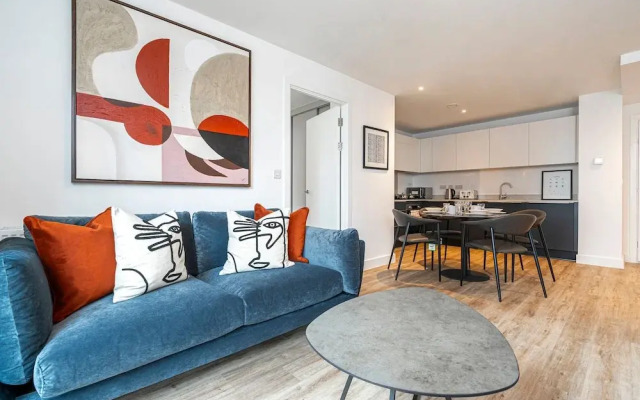 Waterside Flat in Central Leeds
