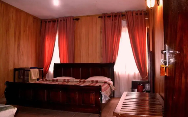 Single Tree Hotel