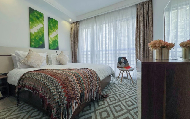Moonlight Manor by Edmor Suites.