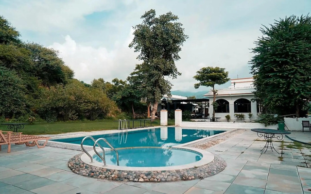 Chandra Hill Resort