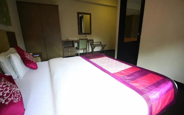 OYO Premium Gujarat College Ellisbridge