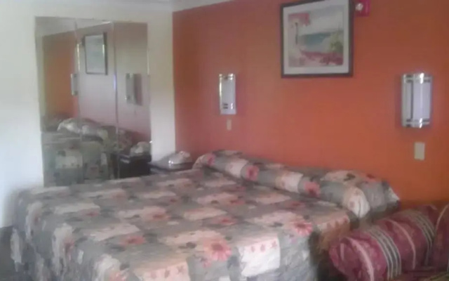 Tweetys 9 Diamond Inn