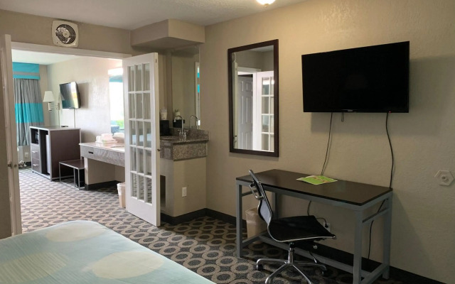 Travelodge by Wyndham San Antonio Downtown Northeast
