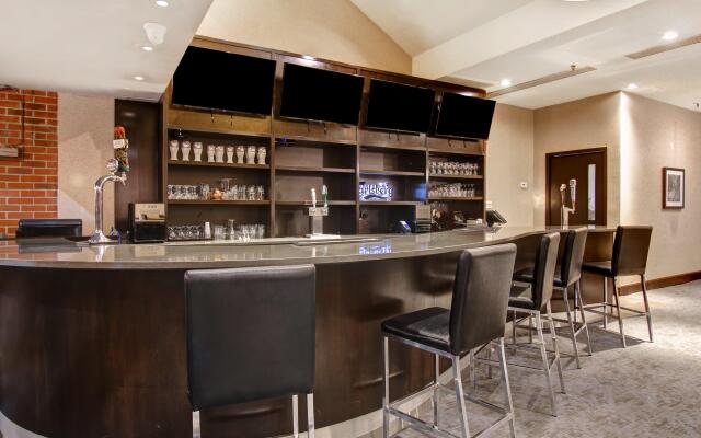 Holiday Inn Oakville Centre by IHG
