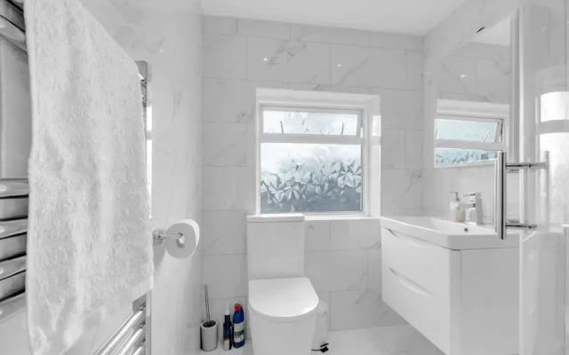 Serenity Retreat in Dagenham