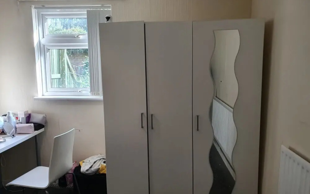 9 Vernon Close Serviced Holiday Home