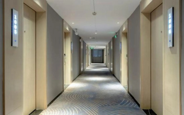 Echarm Hotel (Hezhou Lingfeng Square)