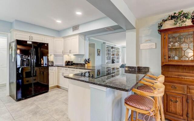 Dog Friendly Oceanfront Beach House by RedAwning