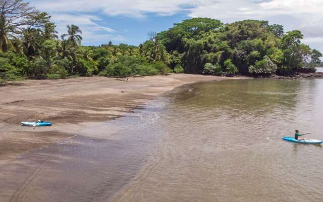 Isla Palenque Member of the Cayuga Collection