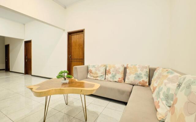 OYO 2519 Mayang Garini