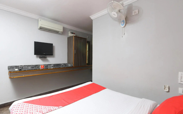 OYO 8828 Holidays Dollars Grand