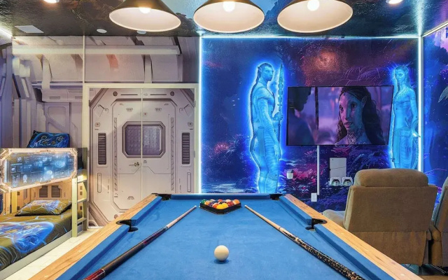 Family Oasis: Pool, Themed Rooms & Resort Access