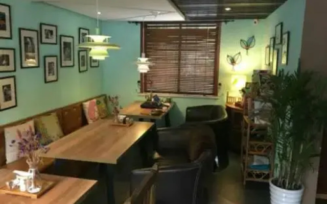 Redwood Inn