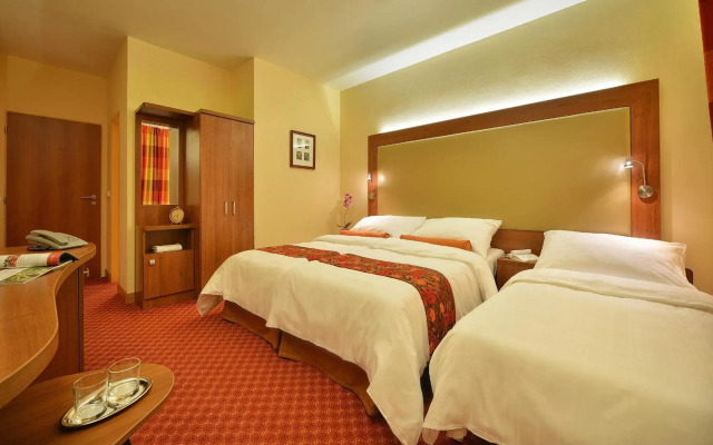 Maximilian Lifestyle Resort