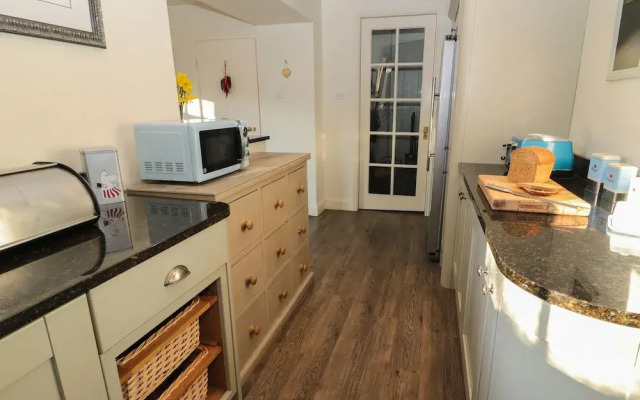 Whinstones at 4 The Villas