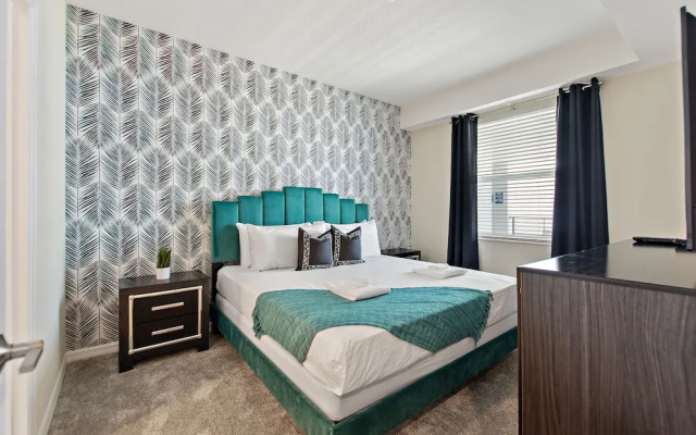 Decadent Penguin - Storey Lake by Shine Villas #704