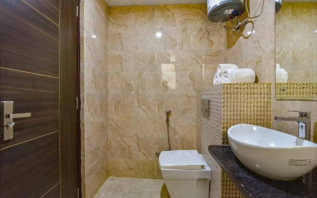 FabHotel Pink City