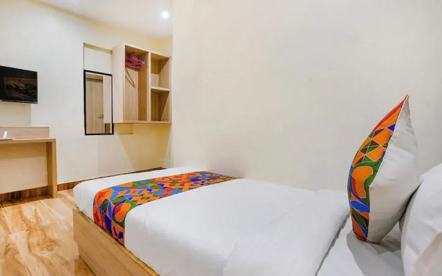 Fabhotel Riza International