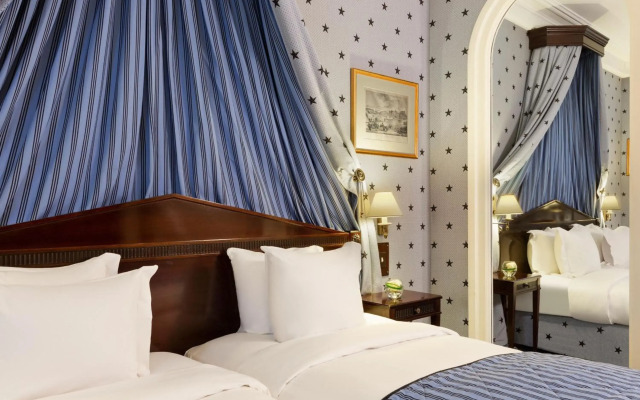 Le Dokhan’s Paris Arc de Triomphe, a Tribute Portfolio Hotel