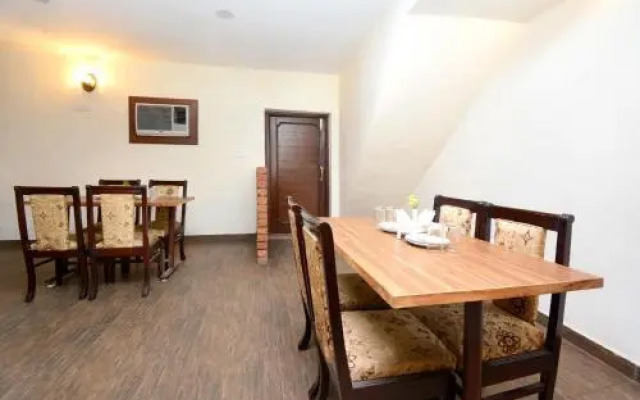 Hotel Ra Flora by OYO Rooms