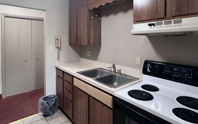 Rodeway Inn & Suites