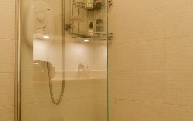 2 Bedroom Flat In Edinburgh